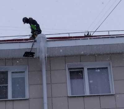Очистка крыш от снега и наледи